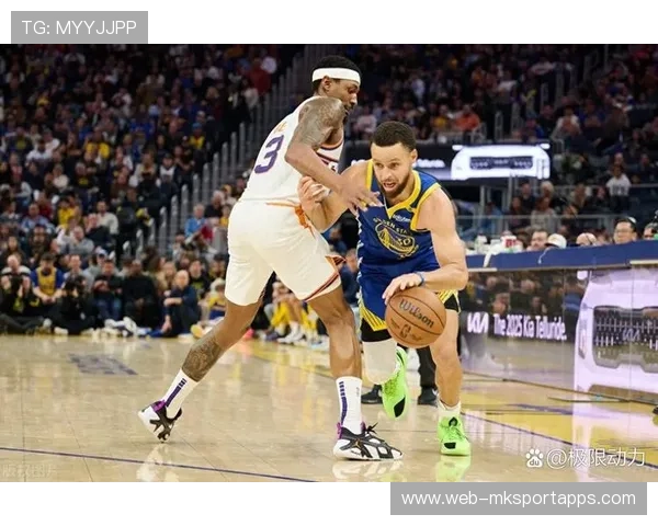 勇士外线再度爆发，库里手感火热，勇士为库里创的是什么战术