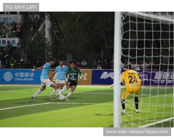 场内欢呼爆炸！运动员狂奔到底赢得胜利！